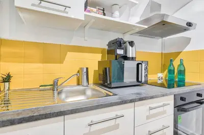 Cuisine ou kitchenette dans l'établissement Appartement Familial proche Saint-Lazarre - 6P