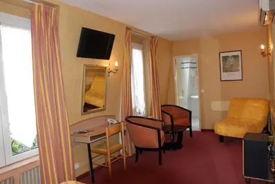 Télévision ou salle de divertissement dans l'établissement Hôtel Transcontinental