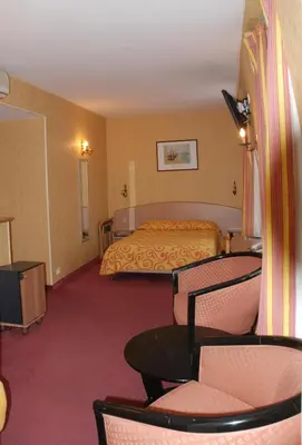 Un ou plusieurs lits dans un hébergement de l'établissement Hôtel Transcontinental