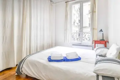Un ou plusieurs lits dans un hébergement de l'établissement Appartement de charme de 60 m2 entre Montmartre et Batignolles