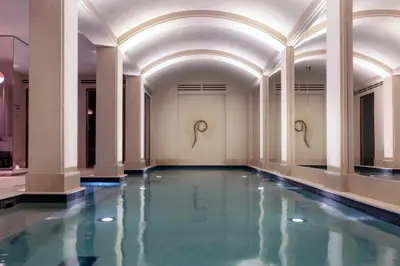 Piscine de l'établissement Les Jardins du Faubourg Hotel & Spa by Shiseido ou située à proximité