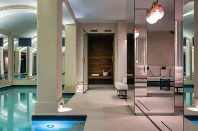 Piscine de l'établissement Les Jardins du Faubourg Hotel & Spa by Shiseido ou située à proximité