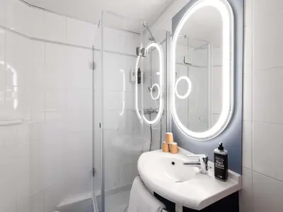 Salle de bains dans l'établissement ibis Paris Avenue d'Italie 13ème