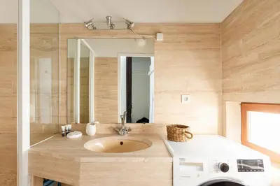 Salle de bains dans l'établissement Appartement Vertus
