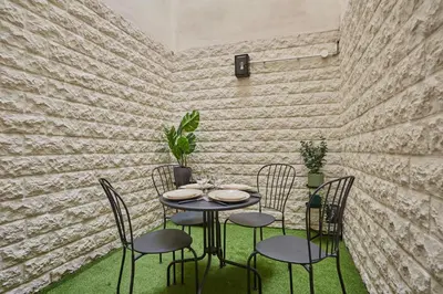 Coin salon dans l'établissement Apartment St Honore by Studio prestige