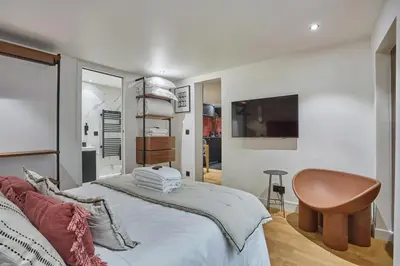Télévision ou salle de divertissement dans l'établissement Apartment St Honore by Studio prestige