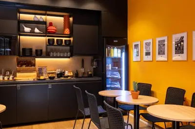 Cuisine ou kitchenette dans l'établissement Korner République