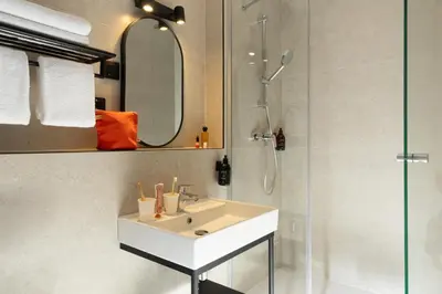 Salle de bains dans l'établissement Korner République
