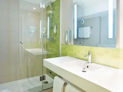 Salle de bains dans l'établissement ibis Styles Paris Gare de l'Est TGV