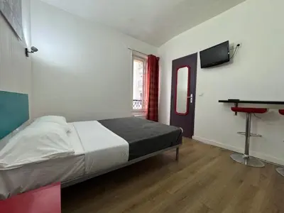 Télévision ou salle de divertissement dans l'établissement Hotel Chevallier