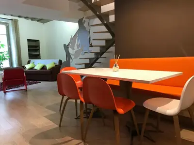 Coin salon dans l'établissement Beautiful duplex in the center of Paris