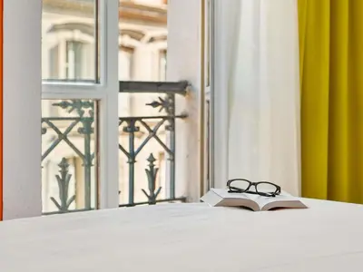 Un ou plusieurs lits dans un hébergement de l'établissement ibis Styles Paris République Le Marais