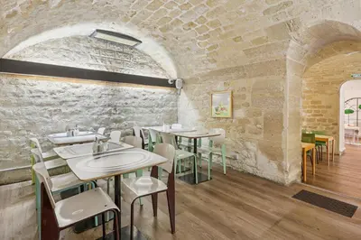 Restaurant ou autre lieu de restauration dans l'établissement ibis Styles Paris République Le Marais