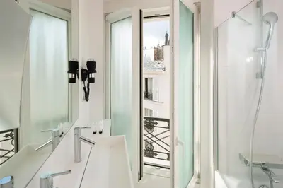Salle de bains dans l'établissement Hôtel Eiffel Turenne