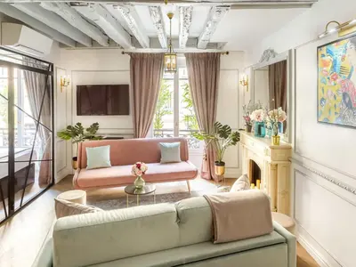 Télévision ou salle de divertissement dans l'établissement Merveil - Luxury Suite - Louvre - Rambuteau