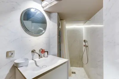 Salle de bains dans l'établissement Appartement, Place Vendome