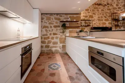Cuisine ou kitchenette dans l'établissement OLD STONES