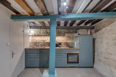 Cuisine ou kitchenette dans l'établissement Gravilliers