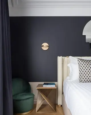 Un ou plusieurs lits dans un hébergement de l'établissement Hôtel Parisianer
