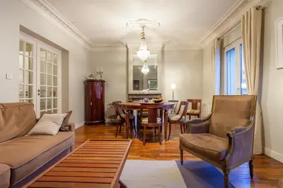 Coin salon dans l'établissement Greeter-Appartement Haussmannien avec balcon