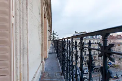 Balcon ou terrasse dans l'établissement Greeter-Appartement Haussmannien avec balcon