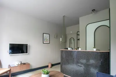 Télévision ou salle de divertissement dans l'établissement Studio cosy et calme près de Montparnasse