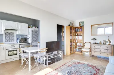 Cuisine ou kitchenette dans l'établissement Charming apartment with terrace by Weekome