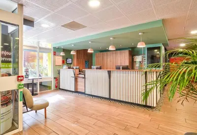 Cuisine ou kitchenette dans l'établissement B&B HOTEL Paris Malakoff Parc des Expositions