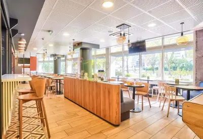 Restaurant ou autre lieu de restauration dans l'établissement B&B HOTEL Paris Malakoff Parc des Expositions