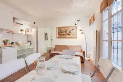 Cuisine ou kitchenette dans l'établissement Comfortable flat in the middle of Paris