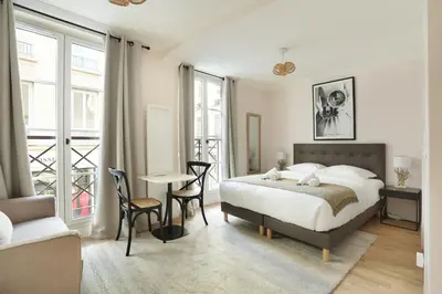 Un ou plusieurs lits dans un hébergement de l'établissement Résidence Grands Boulevards by Studio prestige