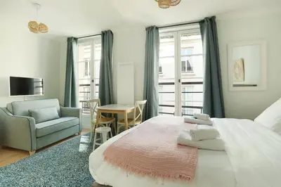 Un ou plusieurs lits dans un hébergement de l'établissement Résidence Grands Boulevards by Studio prestige