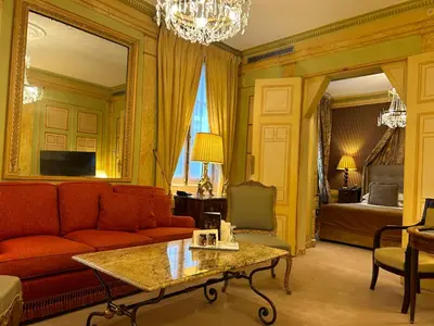 Télévision ou salle de divertissement dans l'établissement Hôtel Duc De St-Simon