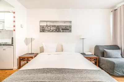 Un ou plusieurs lits dans un hébergement de l'établissement Champs Elysees Flat