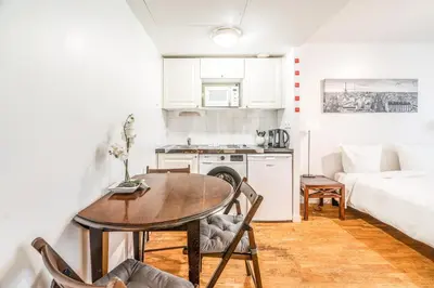 Un ou plusieurs lits dans un hébergement de l'établissement Champs Elysees Flat