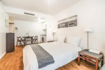 Un ou plusieurs lits dans un hébergement de l'établissement Champs Elysees Flat