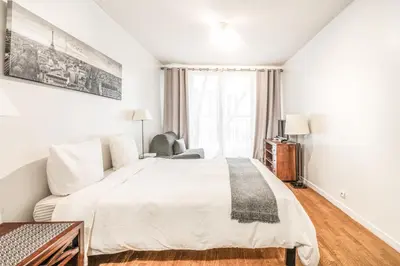 Un ou plusieurs lits dans un hébergement de l'établissement Champs Elysees Flat