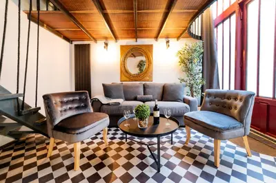 Coin salon dans l'établissement Architect's Triplex - Haut Marais