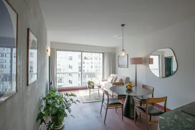 Coin salon dans l'établissement Appt calme sur cour- Montparnasse - Necker