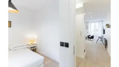 Un ou plusieurs lits dans un hébergement de l'établissement Amazing 2 Bedroom Parisian flat