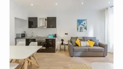 Coin salon dans l'établissement Amazing 2 Bedroom Parisian flat