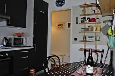 Cuisine ou kitchenette dans l'établissement 25 Rue du Télégraphe