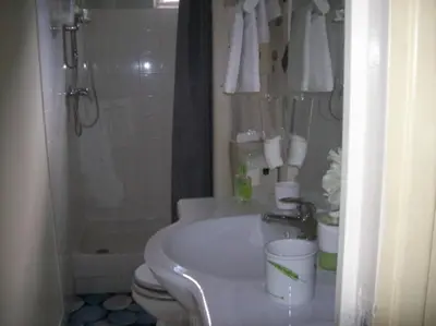 Salle de bains dans l'établissement Toit pour Vous Chambre d'Hôtes - Homestay
