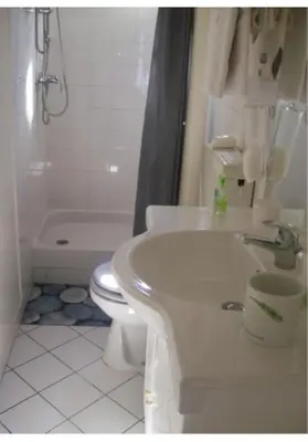Salle de bains dans l'établissement Toit pour Vous Chambre d'Hôtes - Homestay