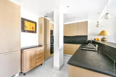 Cuisine ou kitchenette dans l'établissement Maillot Ternes - Saint Ferdinand 3bdr