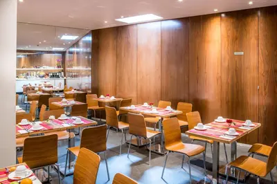 Restaurant ou autre lieu de restauration dans l'établissement Art Hotel Eiffel