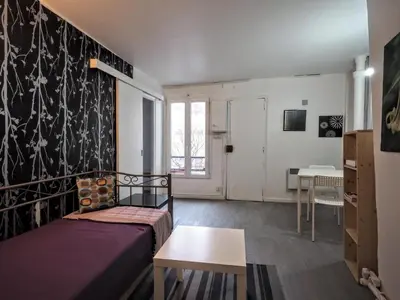 Télévision ou salle de divertissement dans l'établissement Appartement JARDINS DU LOUVRE