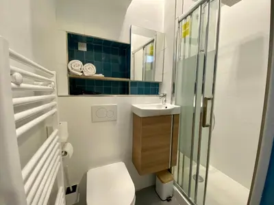 Salle de bains dans l'établissement Studio Aboukir 1