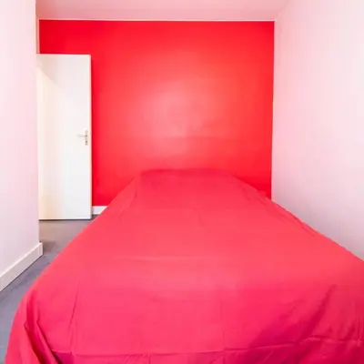 Un ou plusieurs lits dans un hébergement de l'établissement Spacious 1 Bedroom Apartment in Paris