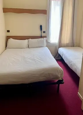 Un ou plusieurs lits dans un hébergement de l'établissement Hotel Paris Bercy